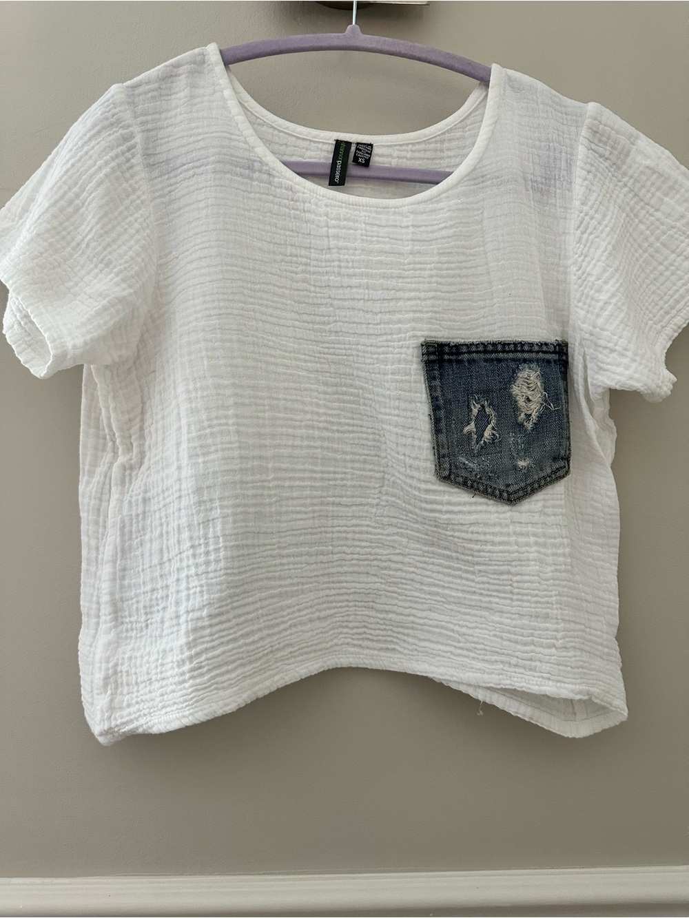 White Gauze Short-Sleeve Tee with Distressed Denim Pocket XS